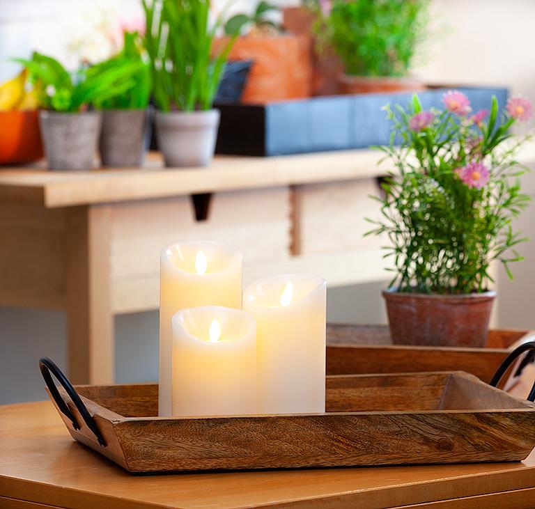 Large Ivory Reallite Candle π¨π¦