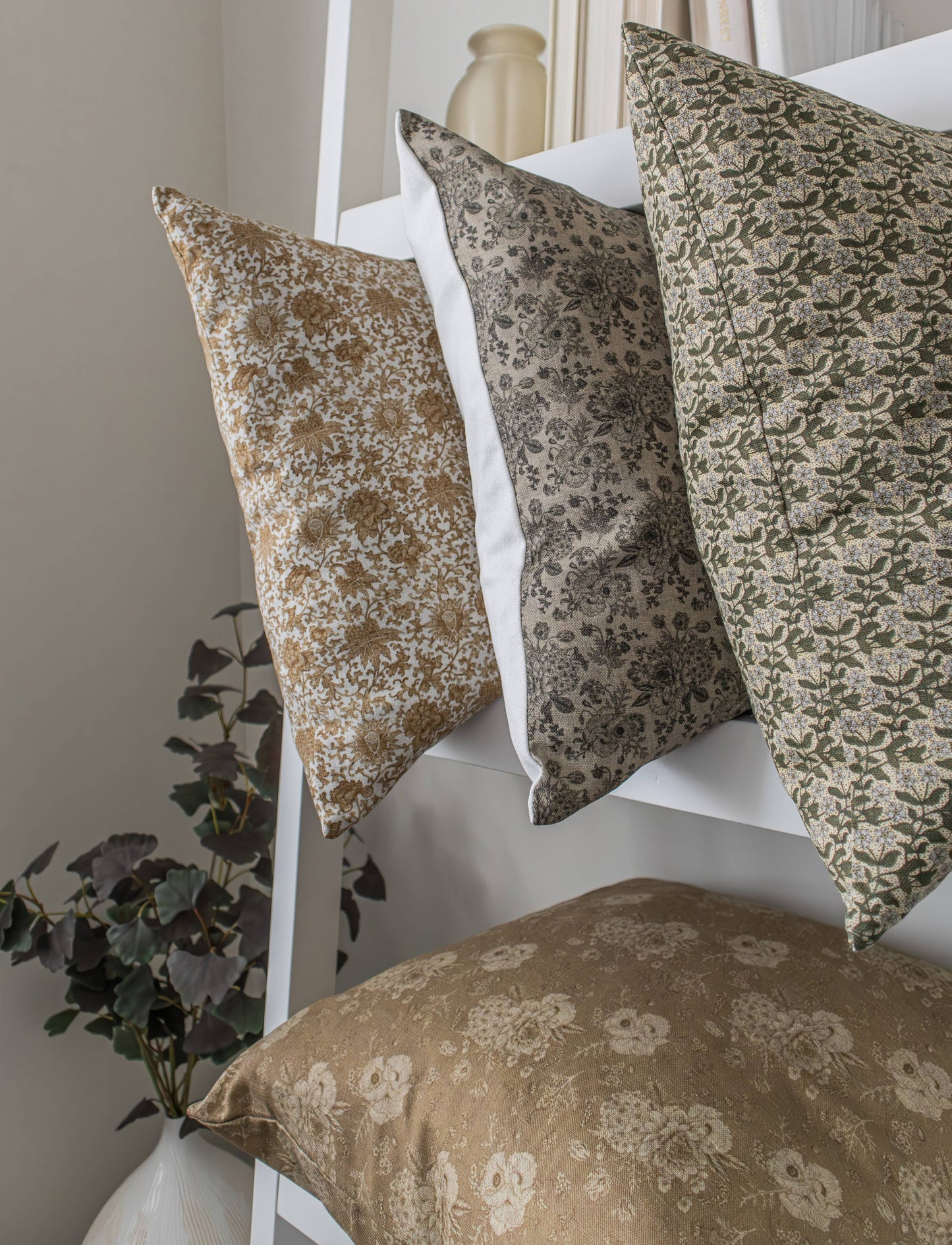 Valencia Pillow Cover | Floral Throw Pillow🇨🇦🇨🇦