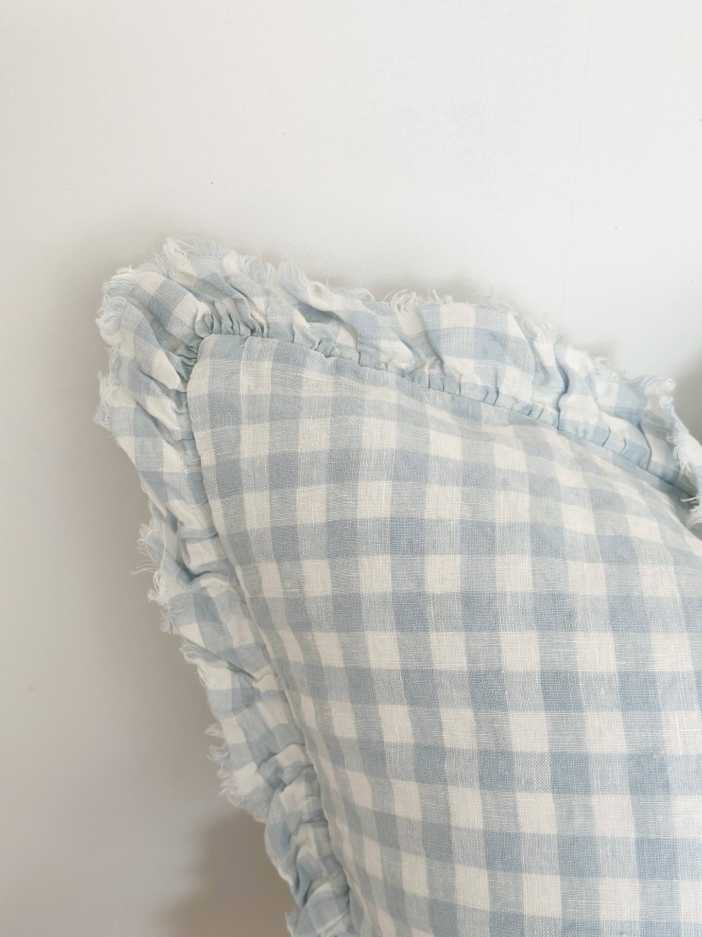 Hallie Ruffled Linen Cushion Cover 45x45 – Blue Gingham🇬🇧