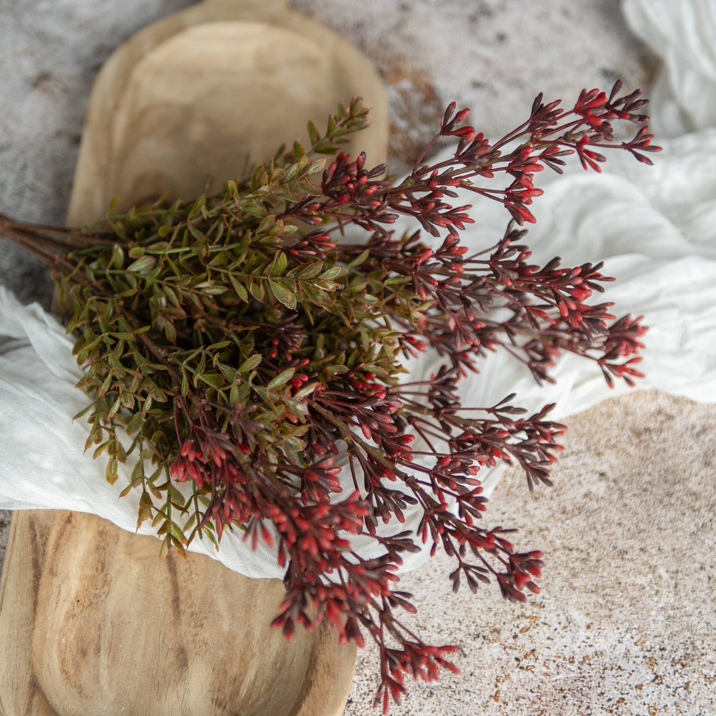 18" NEW ENGLAND BOXWOOD & BERRY BUSH