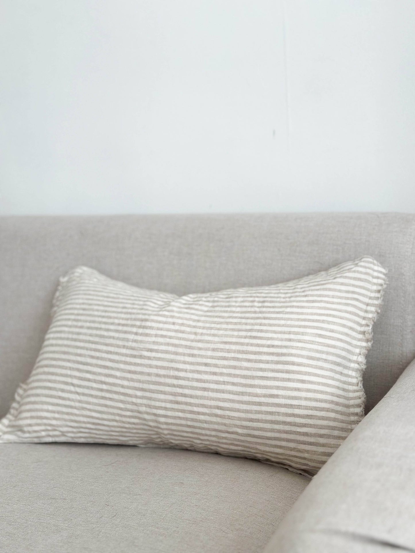 Esmee Linen 50×30 – Frayed Edge Natural Beige Stripe