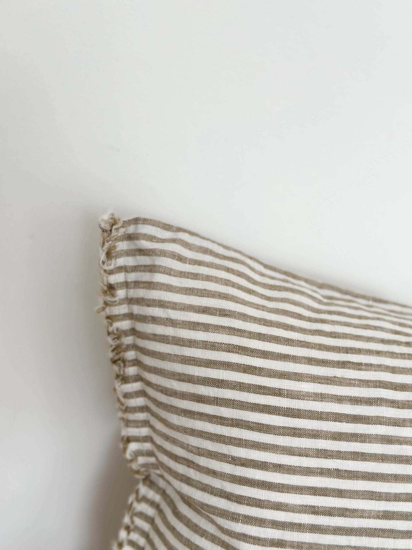 Linen 50×30 – Frayed Edge Olive Stripe