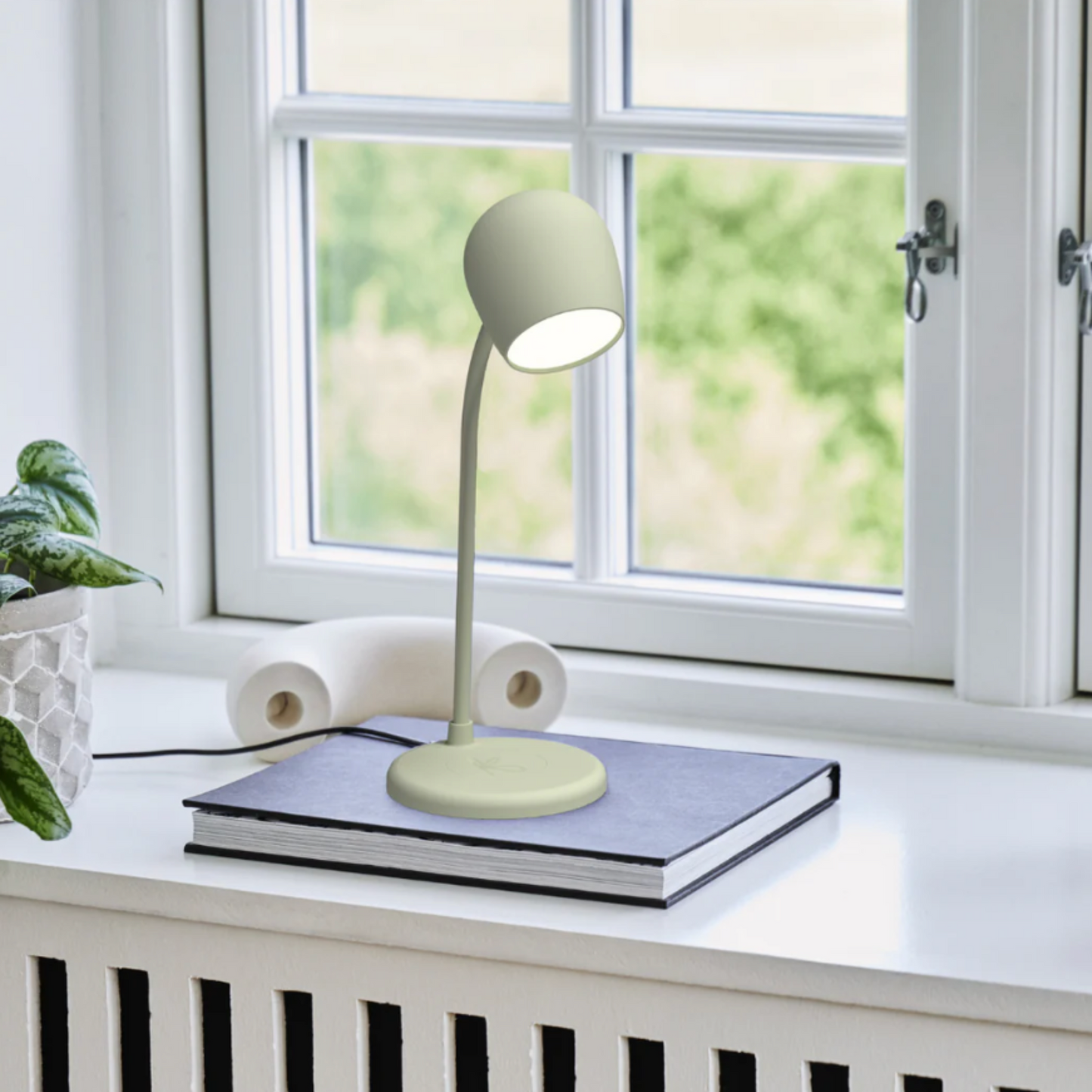 Ellie Lamp with wireless charger