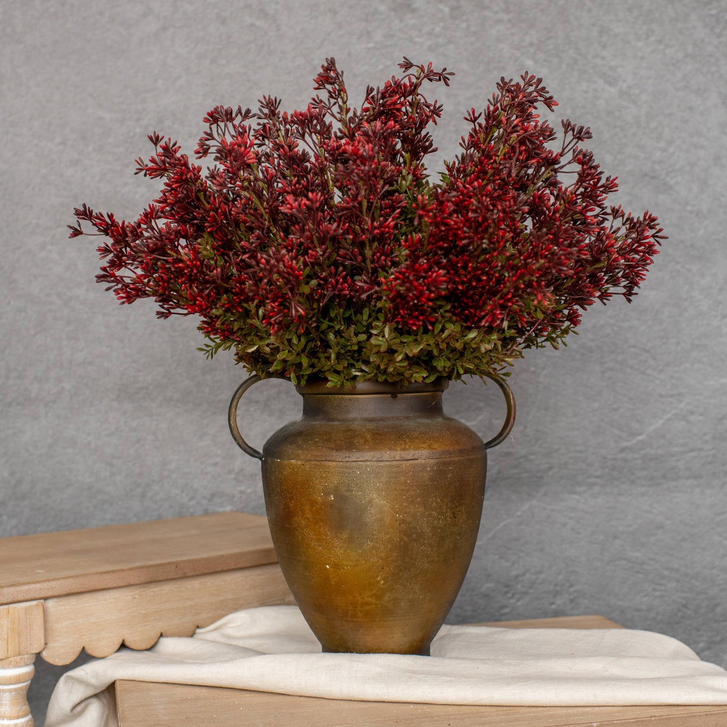 18" NEW ENGLAND BOXWOOD & BERRY BUSH