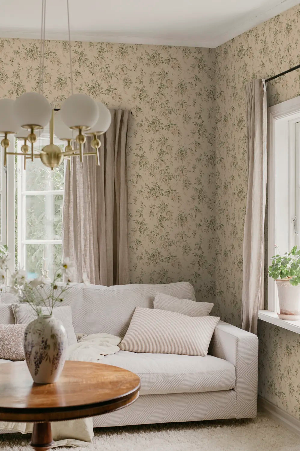Lovisa, Pink