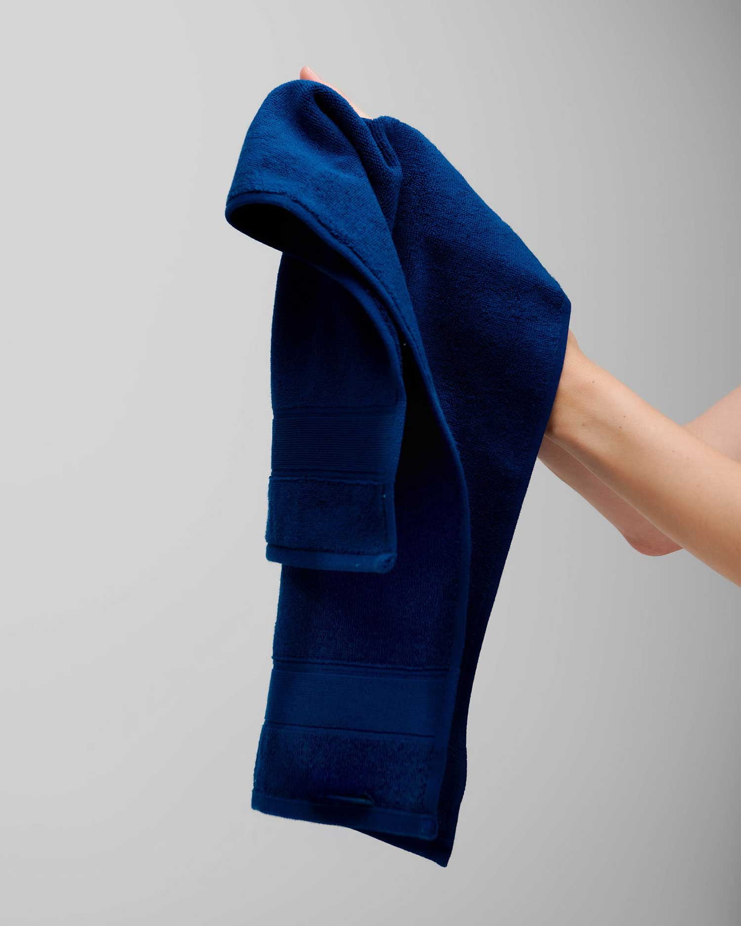 Classic Stretch Towel Studio Navy Bath Towel 630 GSM